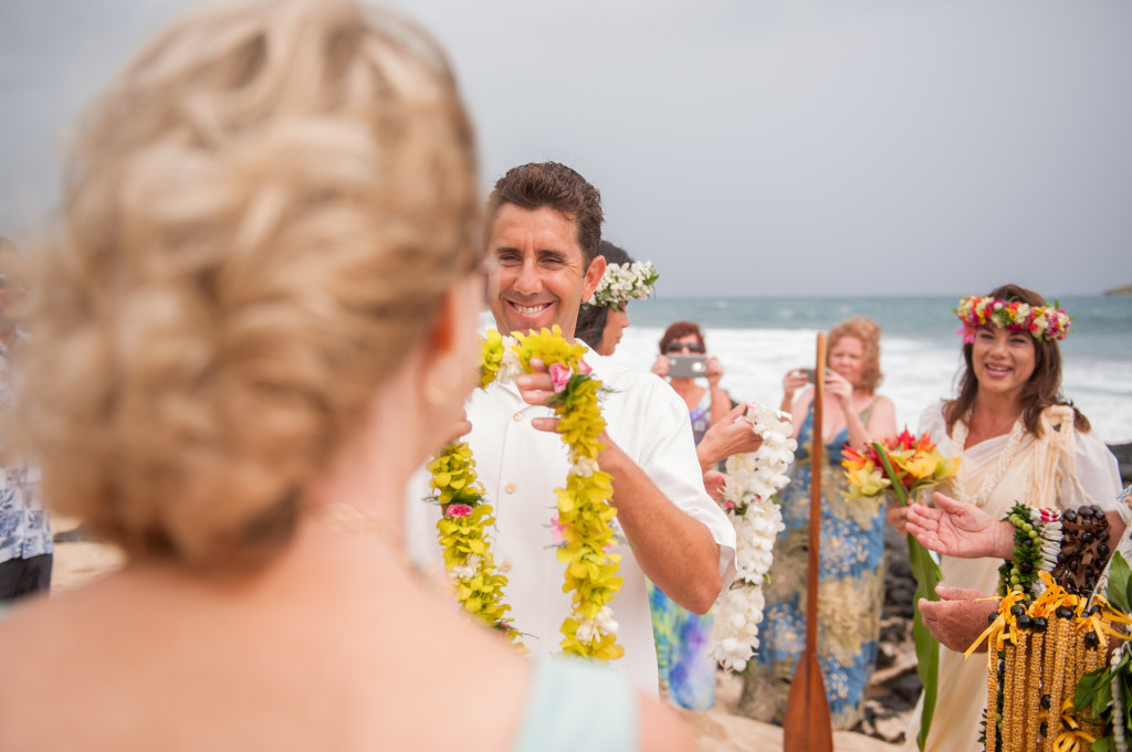 Rachel_Rose_Photography_Hawaii_Oahu_Destination_Wedding_Bride_Groom_Lei