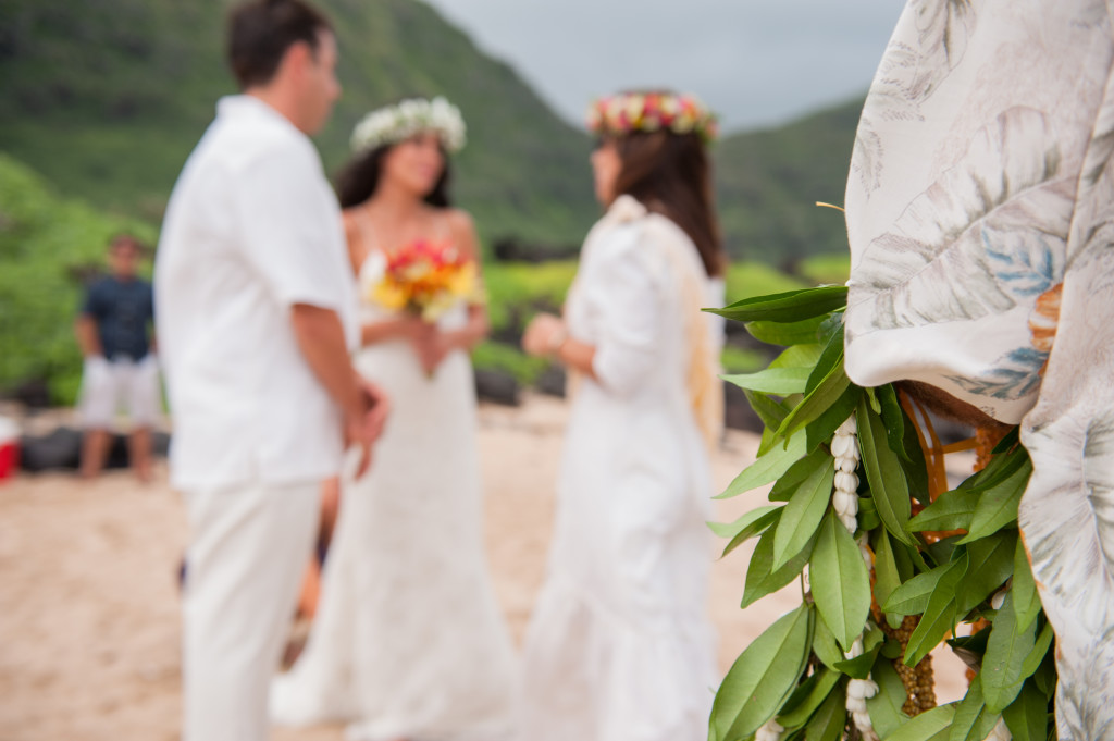 Rachel_Rose_Photography_Hawaii_Oahu_Destination_Wedding_Bride_Groom_Leis