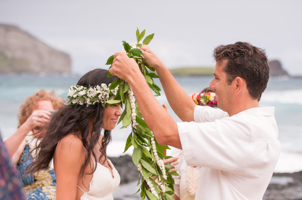 Rachel_Rose_Photography_Hawaii_Oahu_Destination_Wedding_Bride_Groom_Maile_Lei