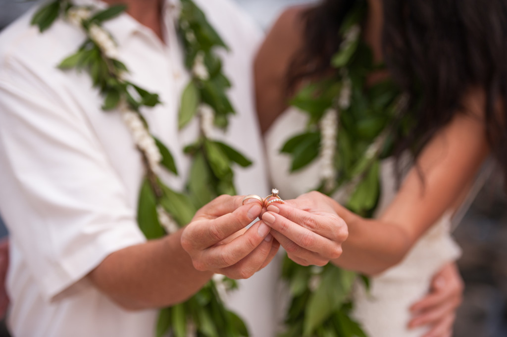 Rachel_Rose_Photography_Hawaii_Oahu_Destination_Wedding_Bride_Groom_Rings_Diamond