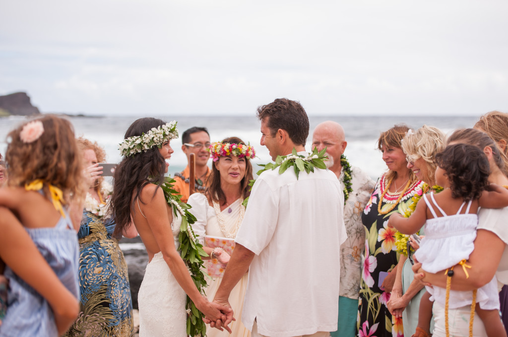 Rachel_Rose_Photography_Hawaii_Oahu_Destination_Wedding_Bride_Groom_Rings_Ocean_Beach_Love